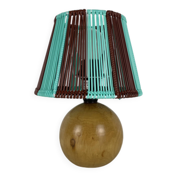 Lampe vintage boule en bois et abat-jour scoubidou rayures