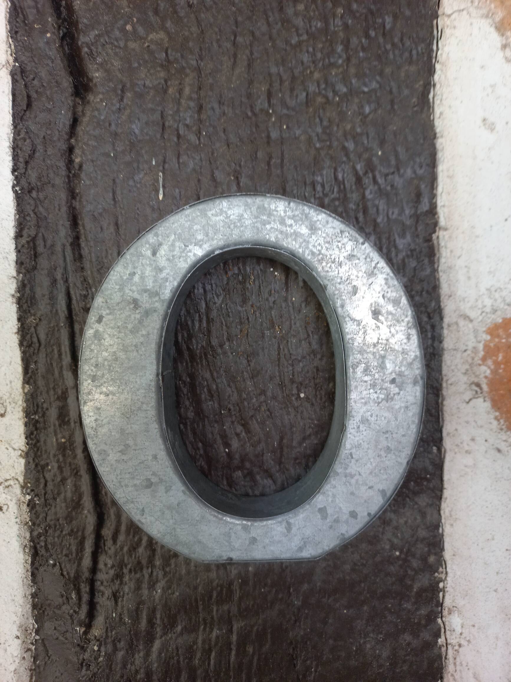 Letter O in zinc