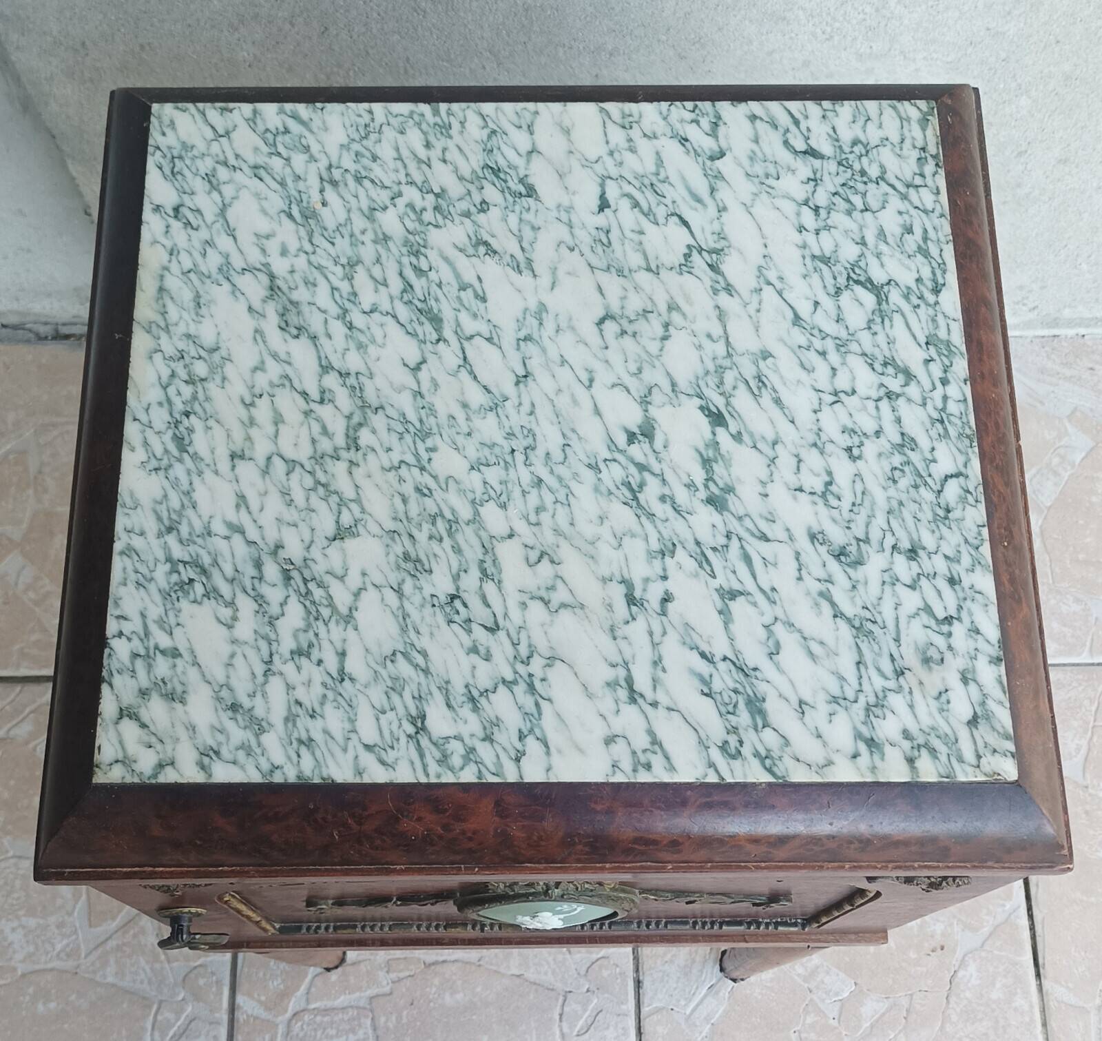 Louis XVI Nightstand in Thuya Burl