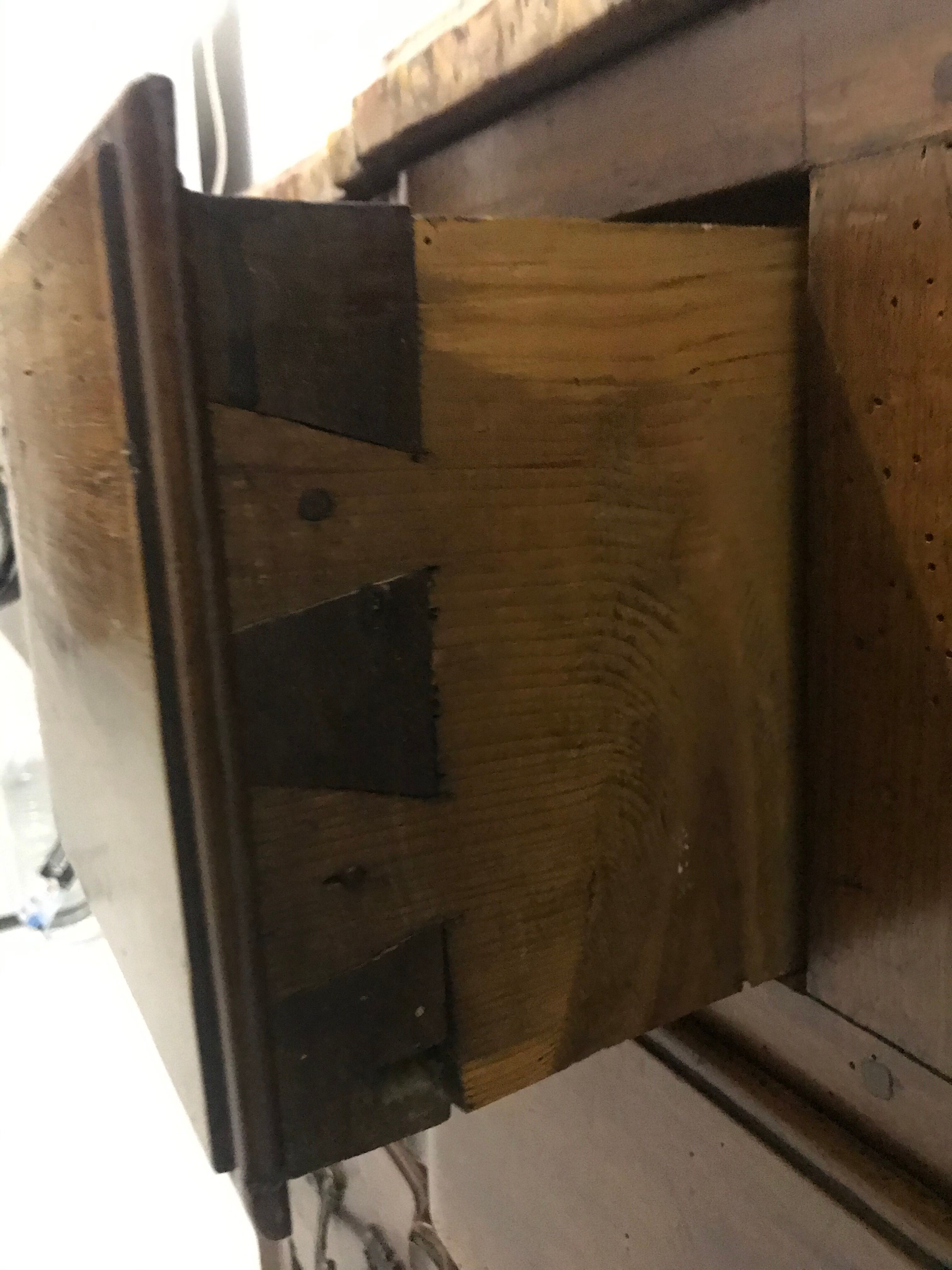 Dresser period Louis XIV walnut