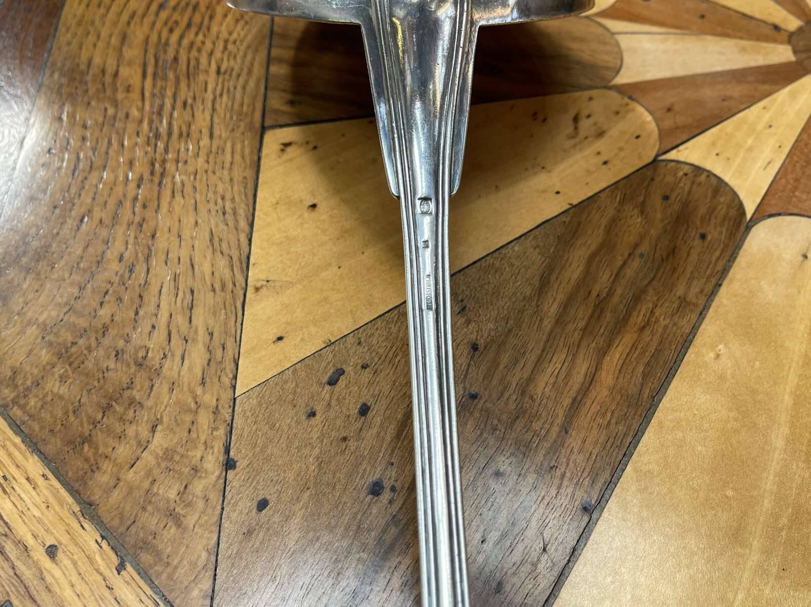 Christofle brand ladle in silver metal - Letter B on the back.