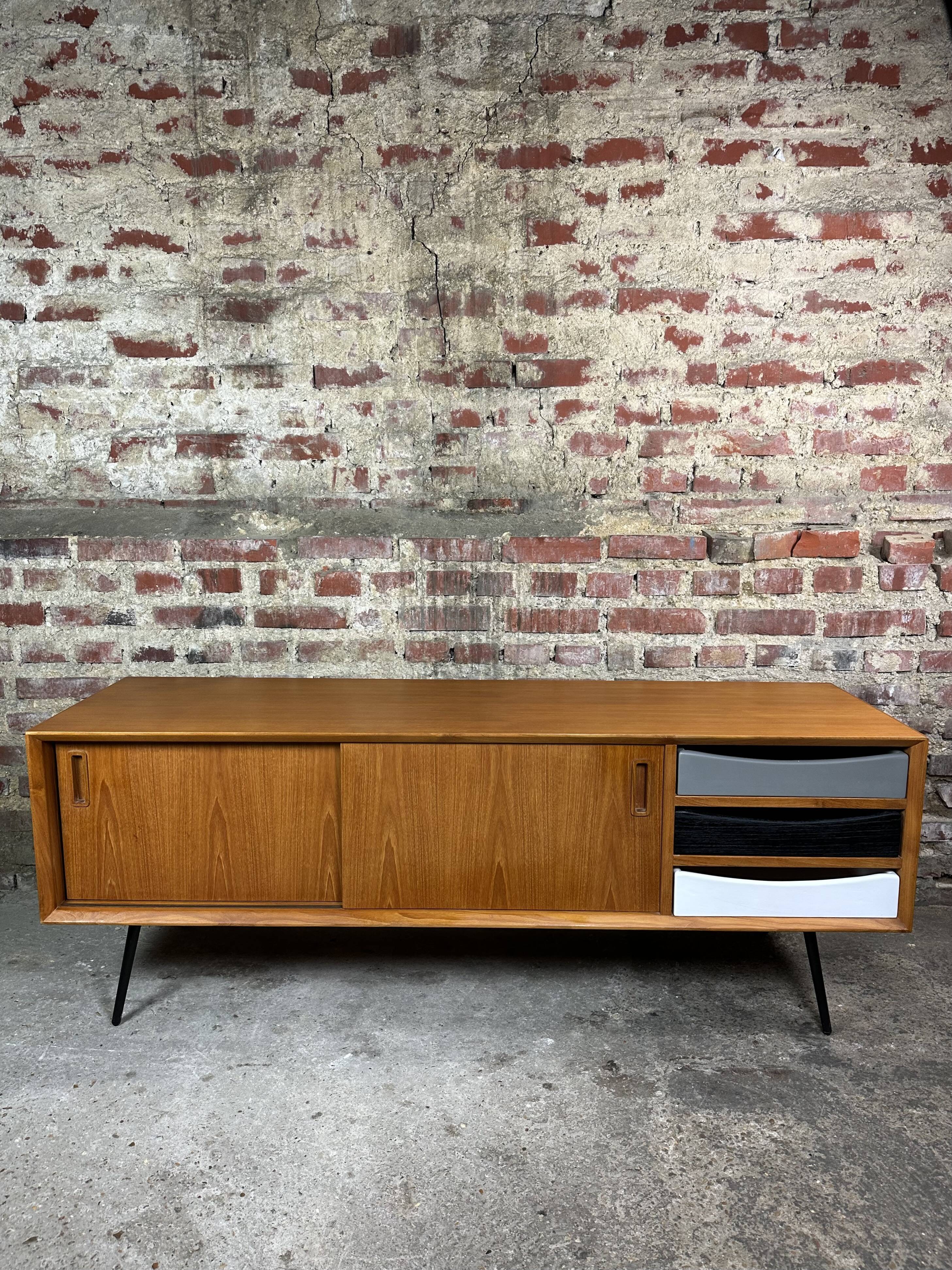Scandinavian style enfilade in solid teak and pencil feet