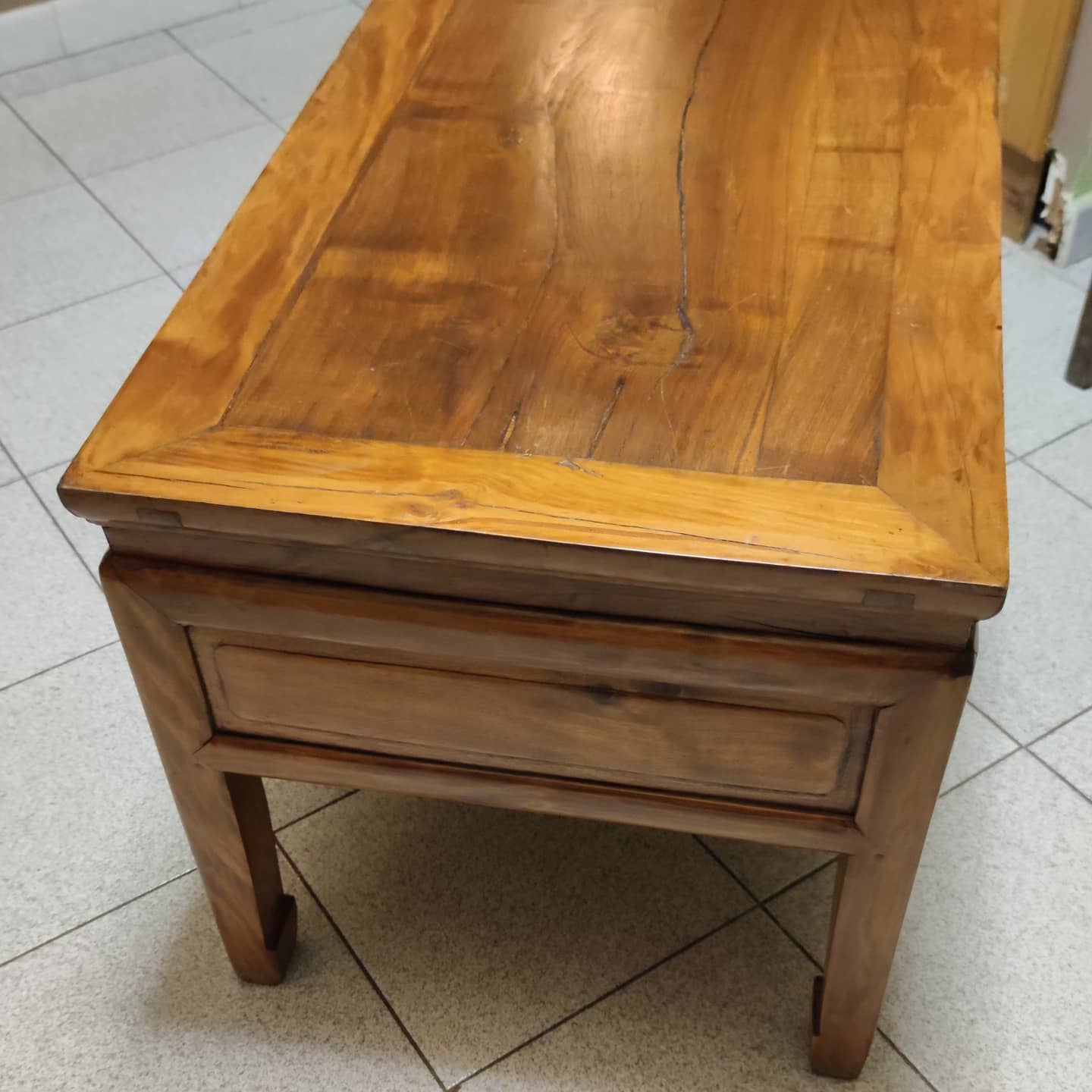 Table basse asiatique forme épuré et sobre vers 1970