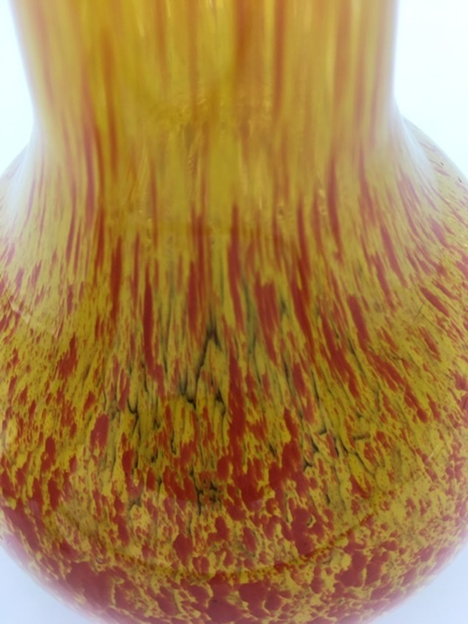 Vase à long col signé Mulaty de style Art Déco