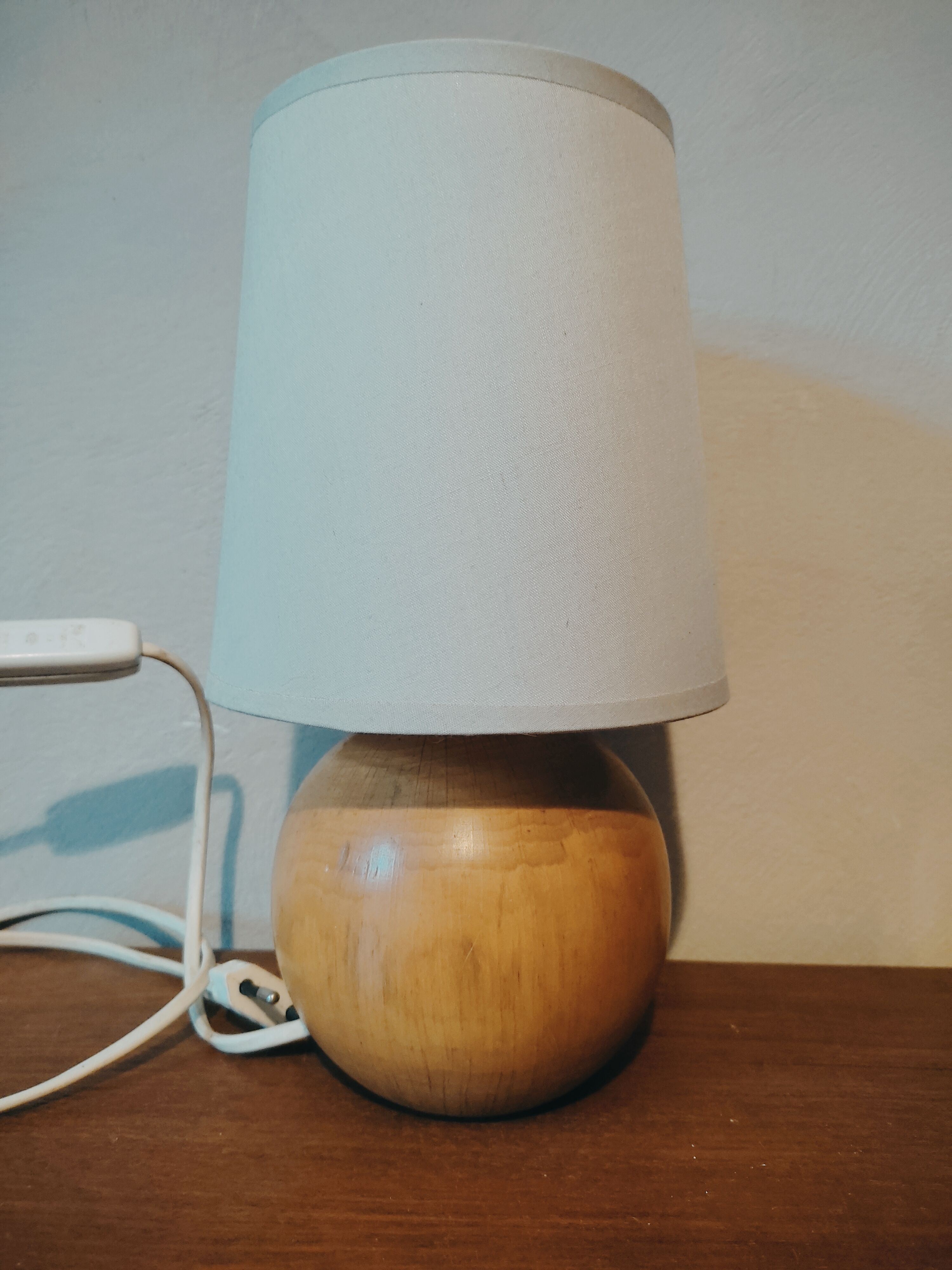 Lampe boule en bois