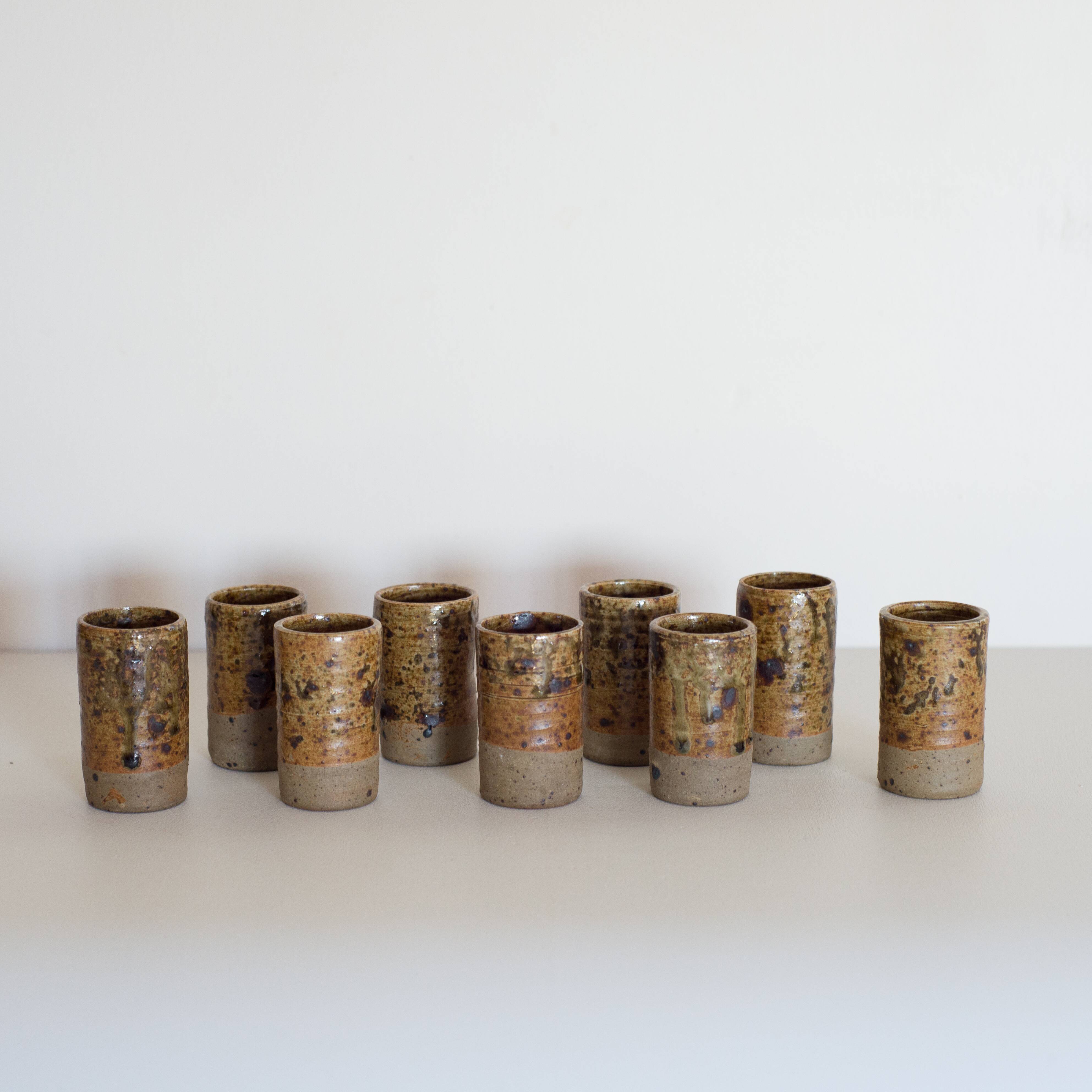 Lot de 9 verres à liqueur ou shot en grès pyrité