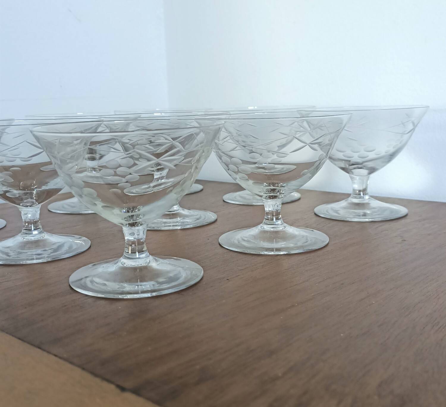 9 hand-cut art deco champagne glasses