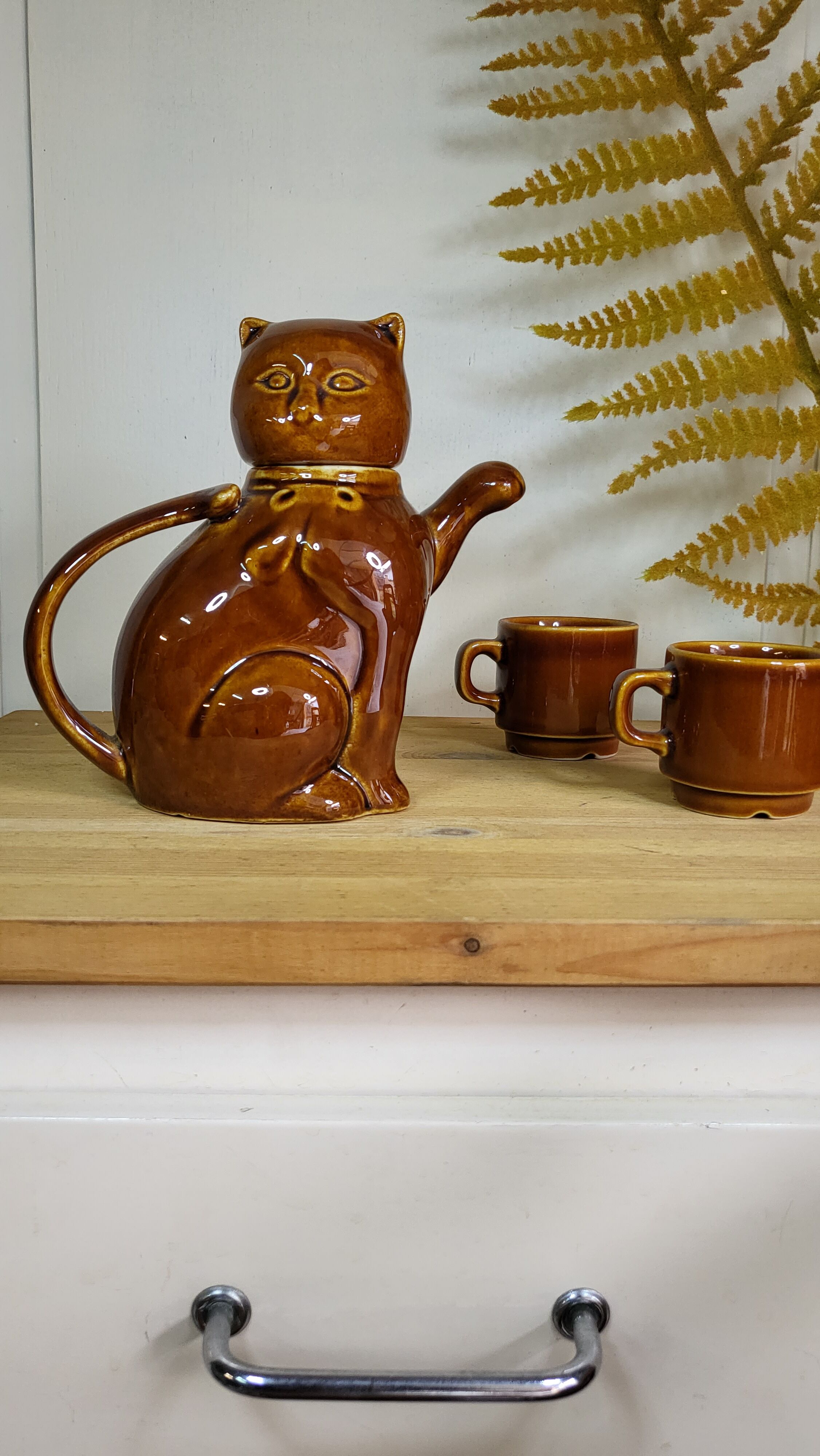 Teapot cat