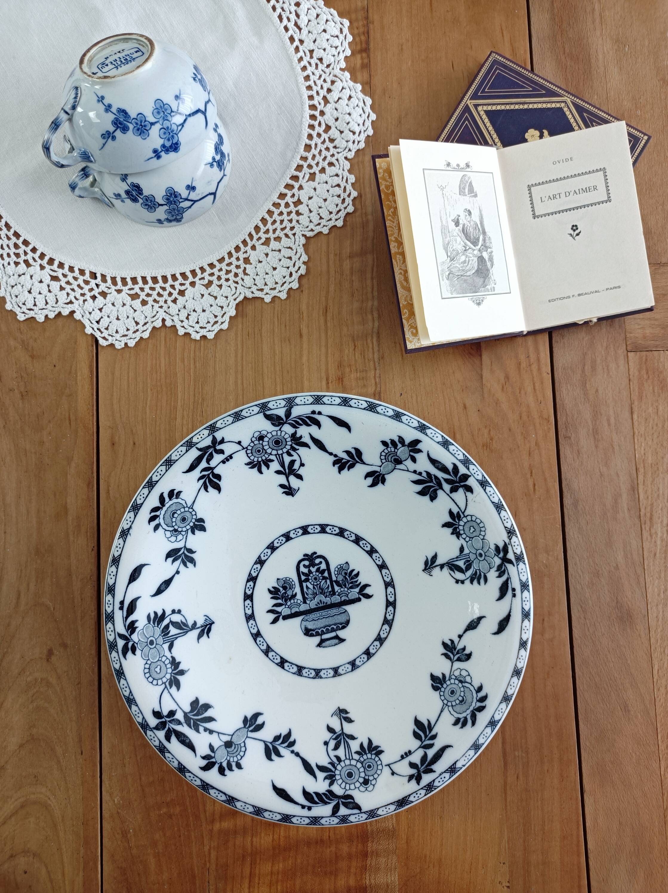 Minton Delft mounted plate
