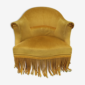 Fringed toad armchair