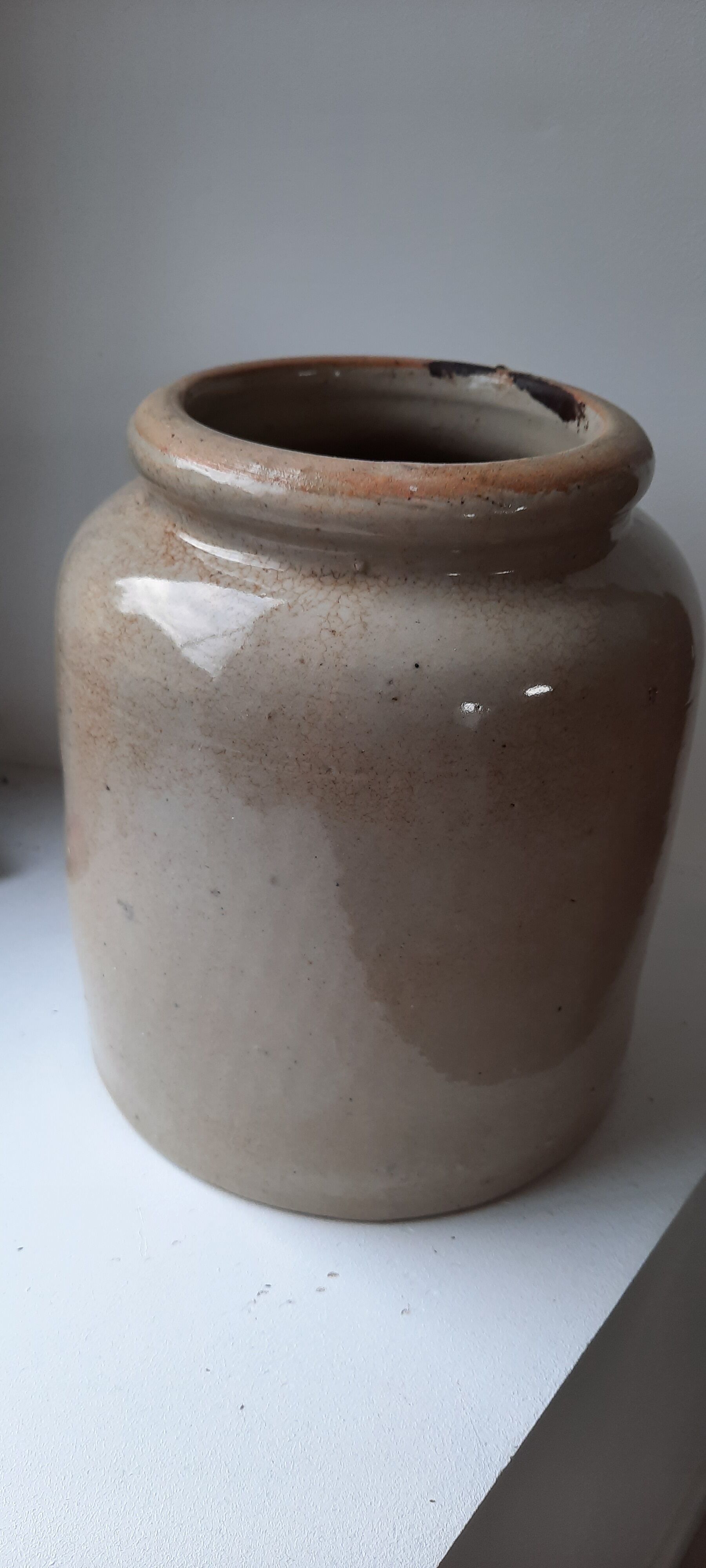 Varnished gre pot