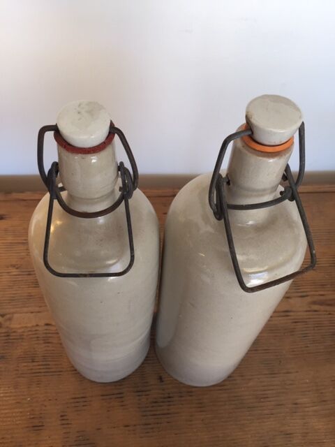 Enamelled sandstone bottles