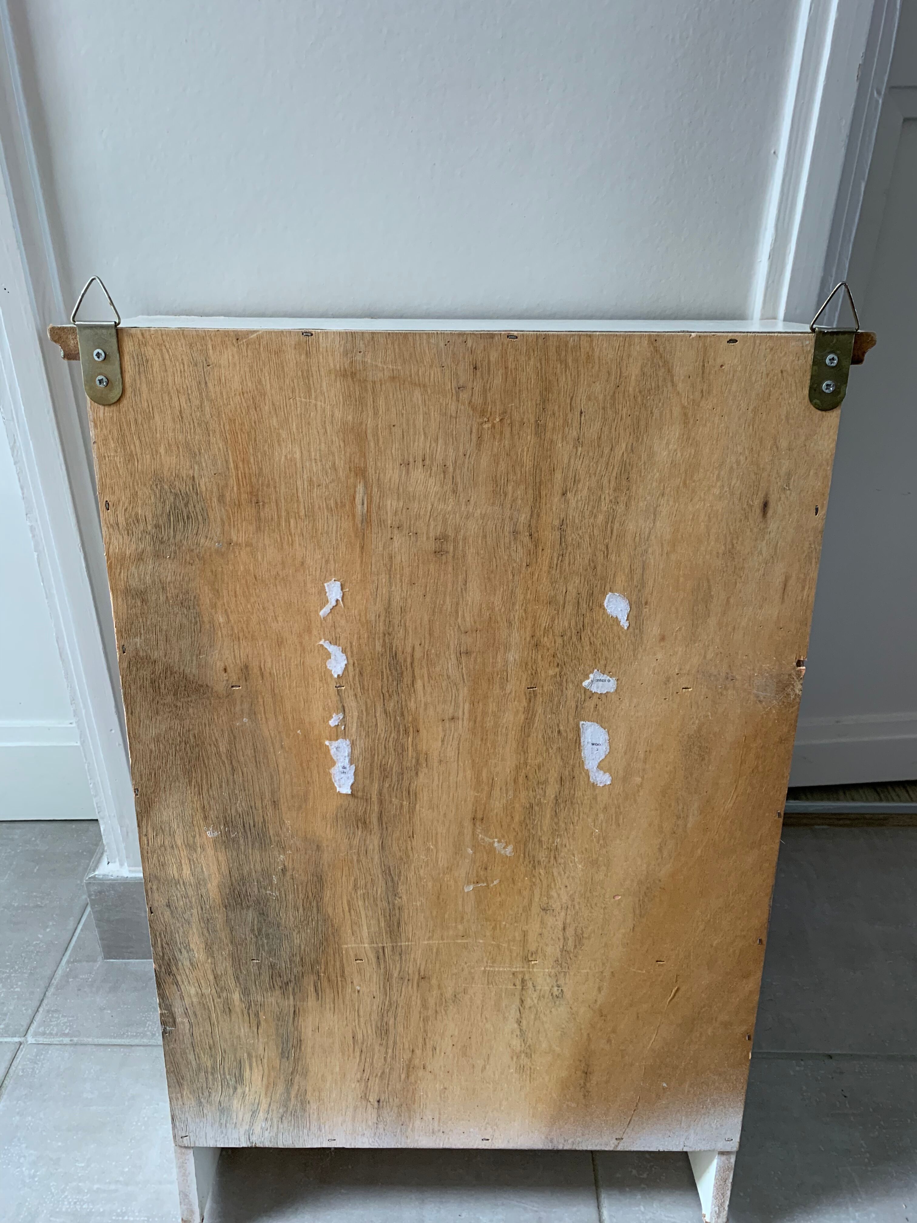 Hanging cabinet