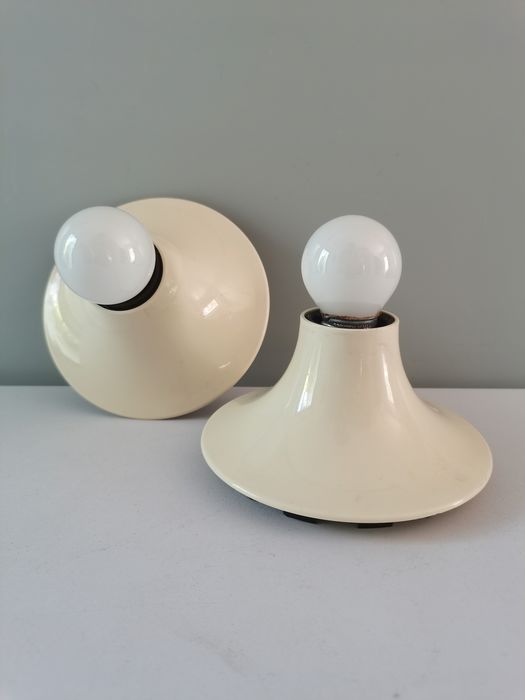 Pair of wall lamps Artemide "Teti" Vico Magistretti