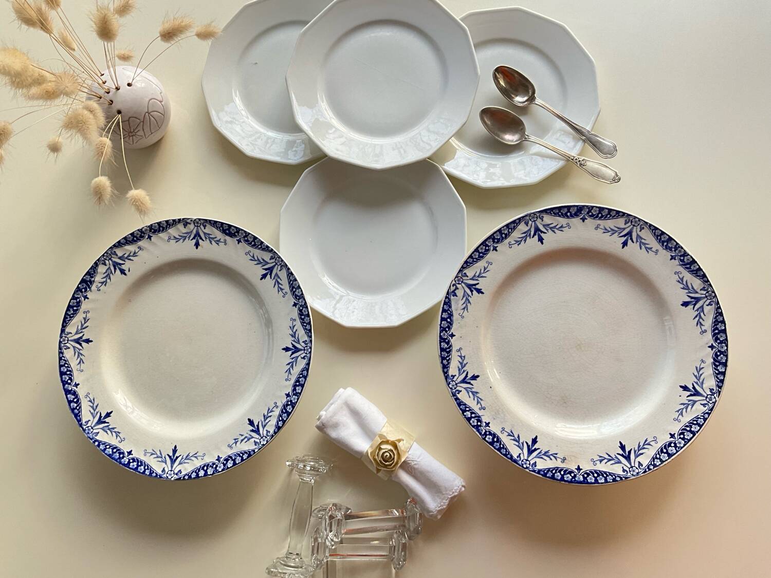 2 cake plates 'iron earth'