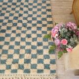 Tapis berbère Béni Ouarain à damiers bleus