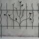 Barrière de jardin avec des oiseaux