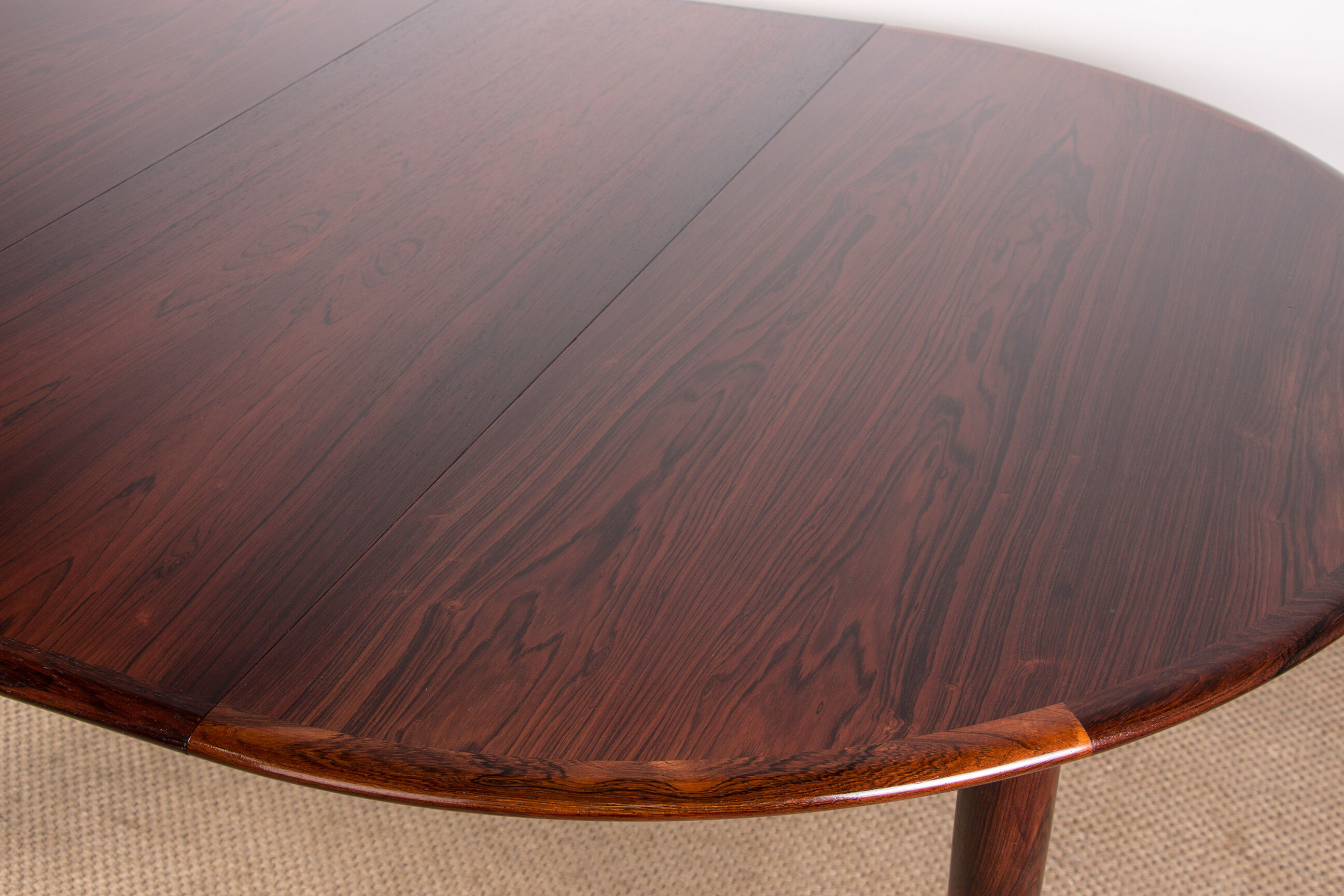 Danish extendable dining table in Rio Rosewood model 55 by Arne Vodder for Sibast 1958.