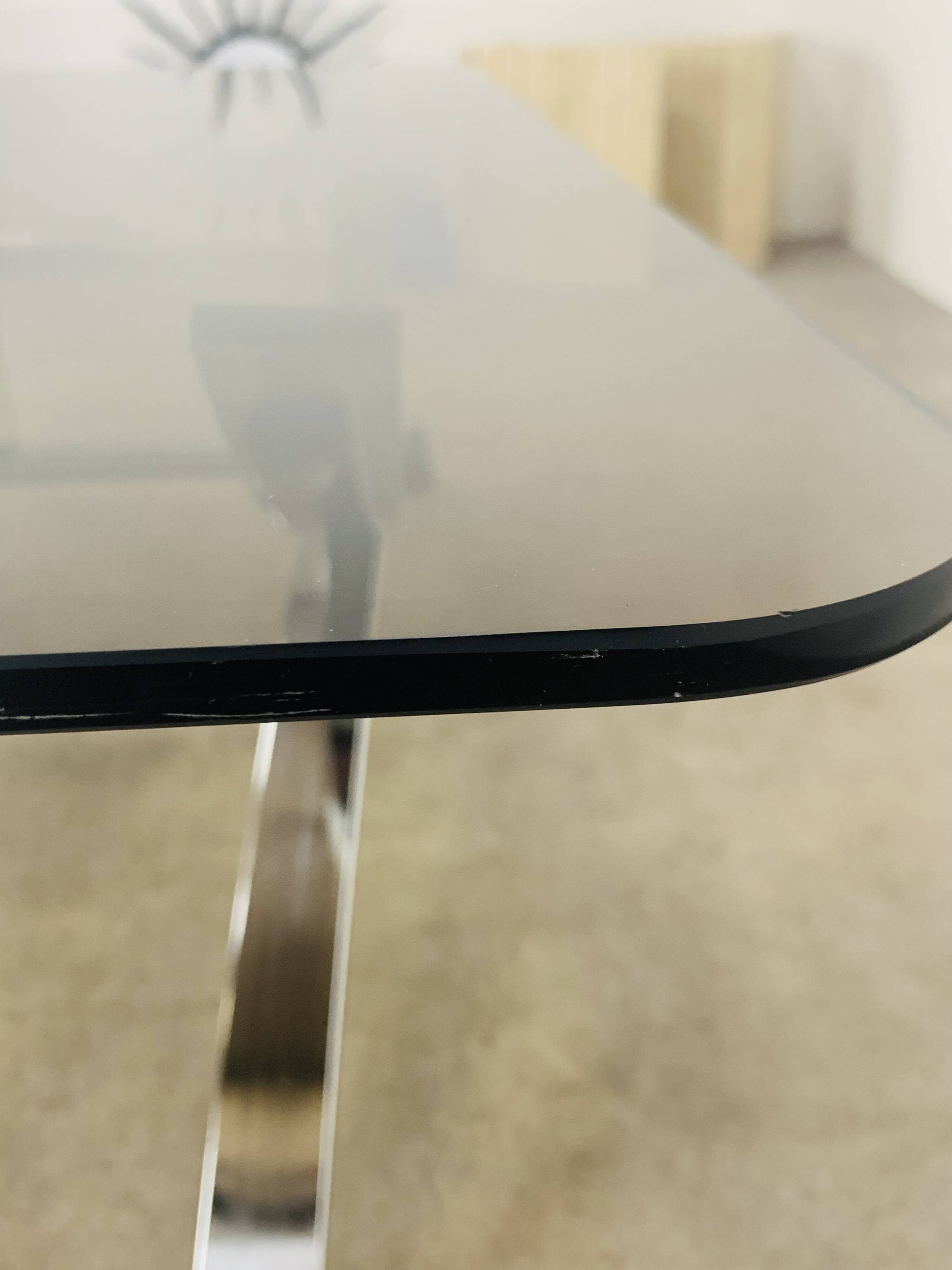 Table basse en verre fumé et chrome, années 70