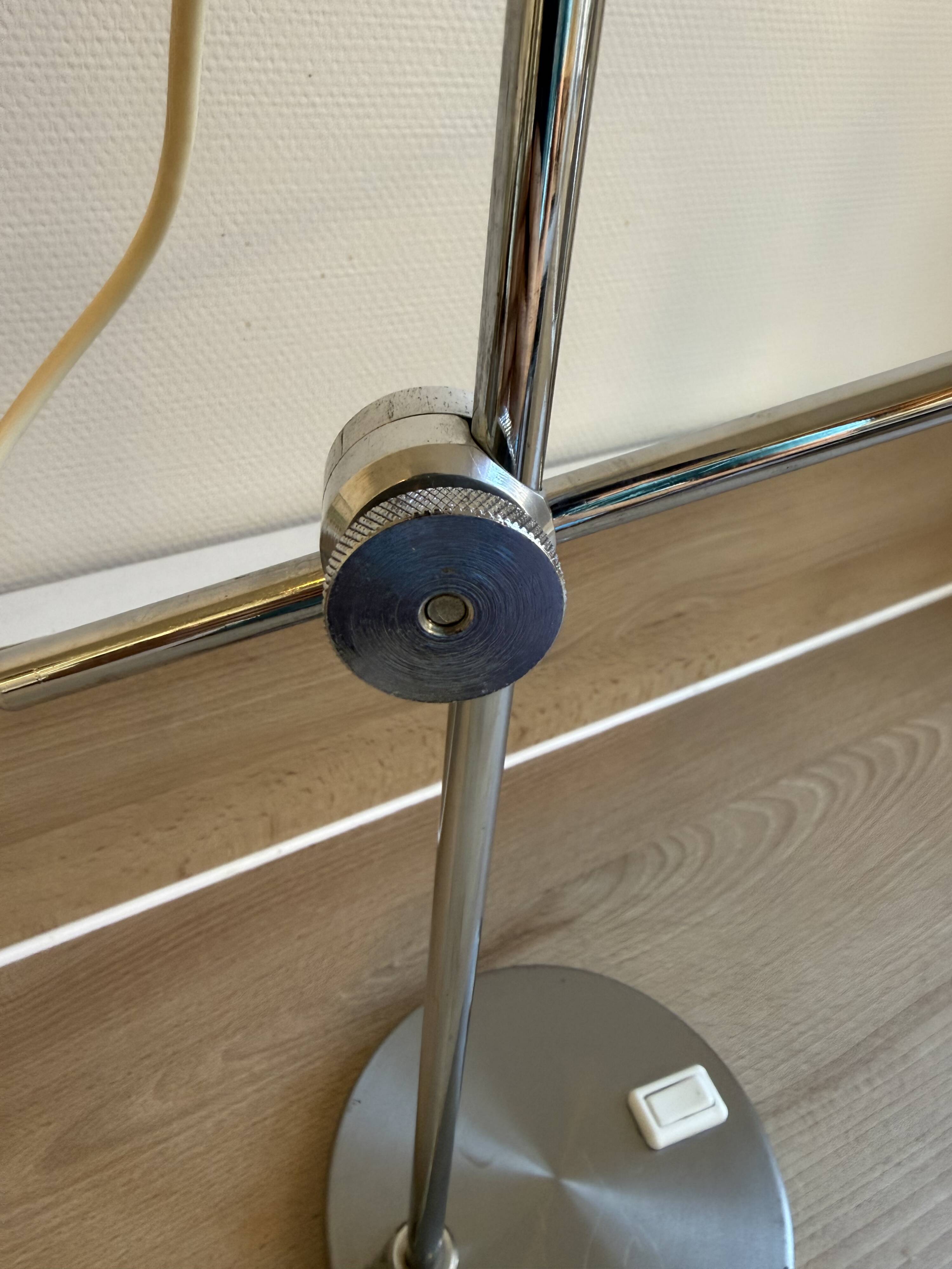 Lampe de Bureau Vintage à Bras Articulé – Métal Brossé & Chrome