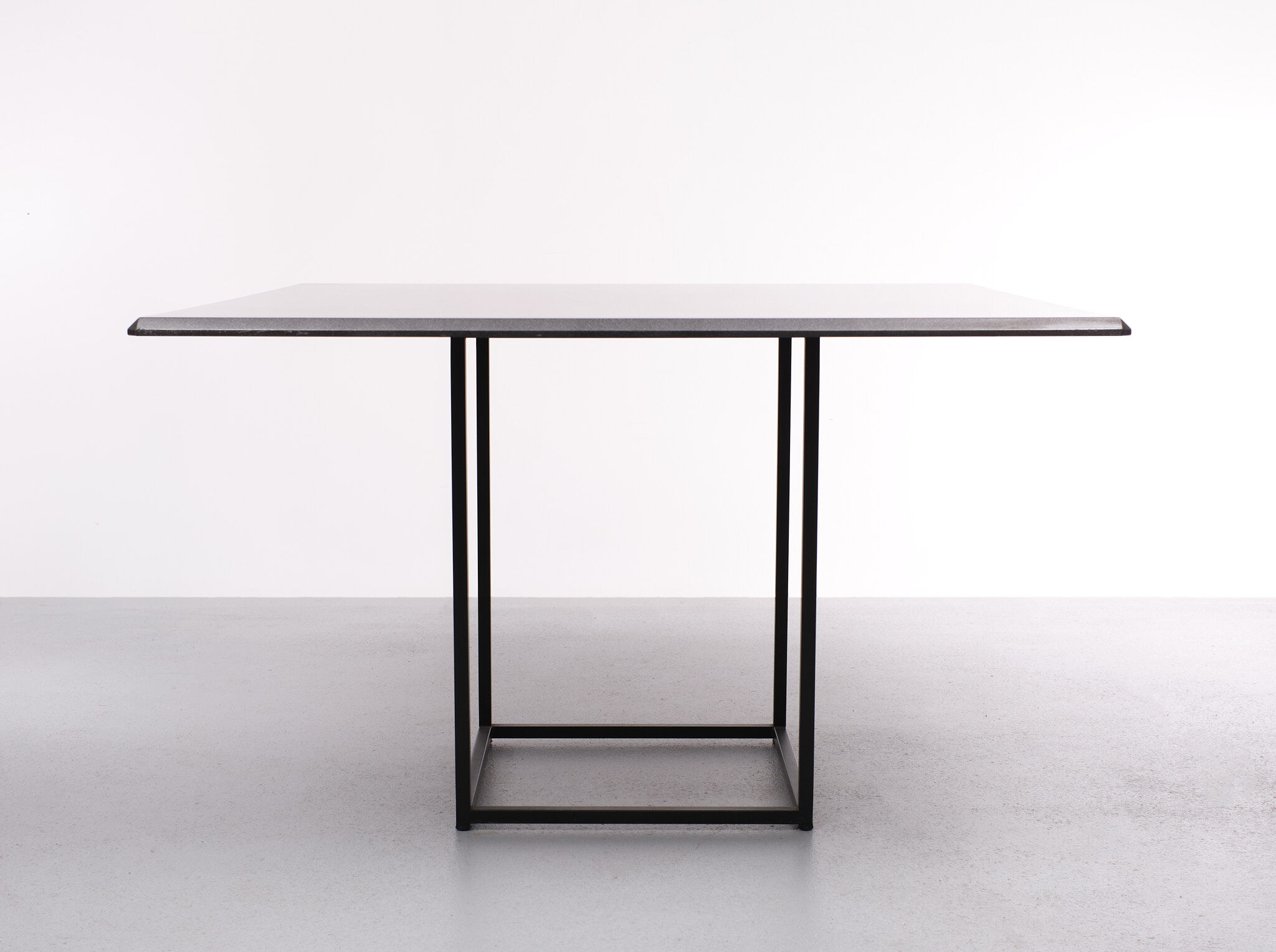 Dining table design Pierre Mazairac & Karel Boonzaaijer for Pastoe