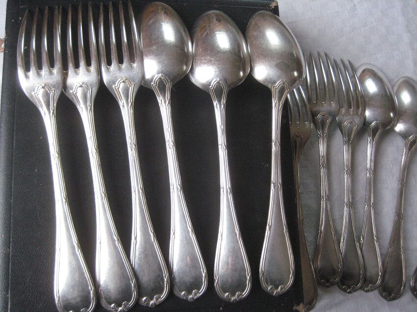 Christofle twelve large covers, model ribbons