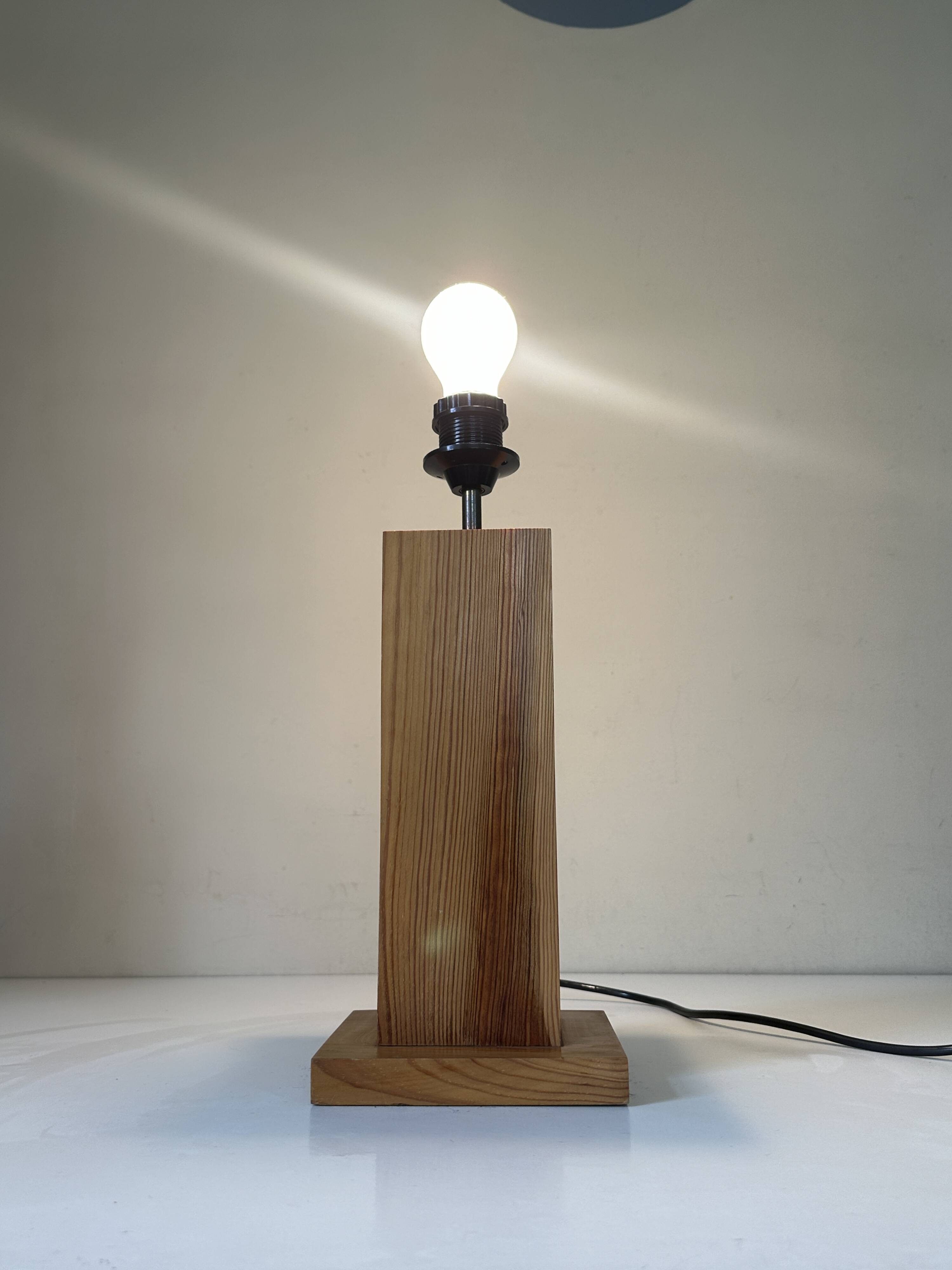 Lampe en pin vintage design années 70 80
