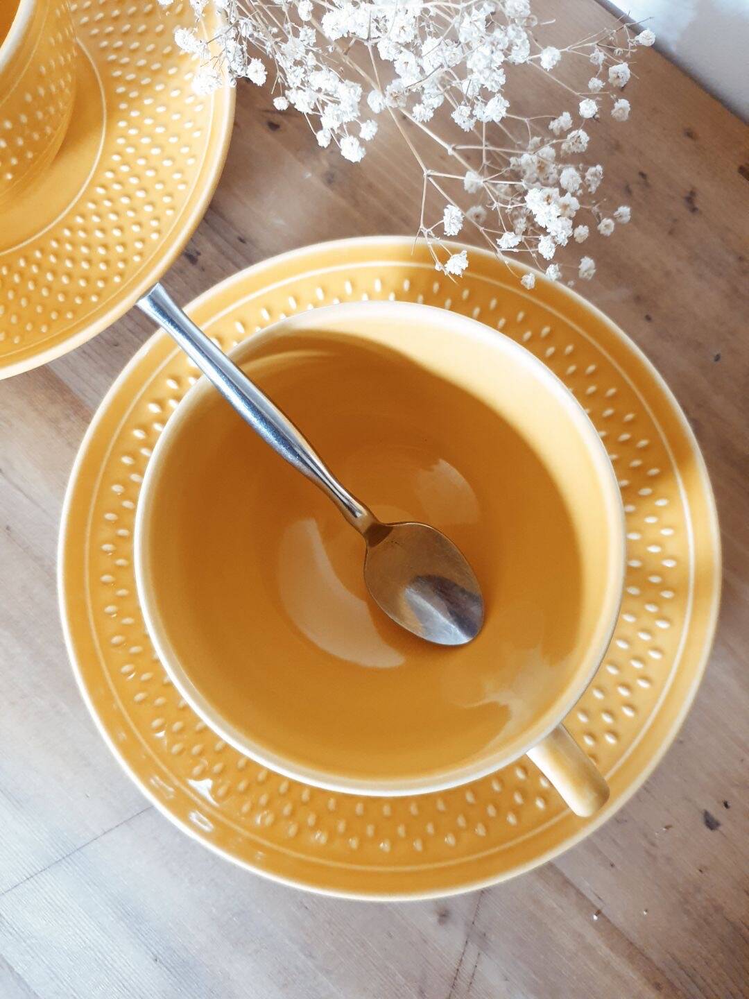 Duo of grain of rice cups and saucers