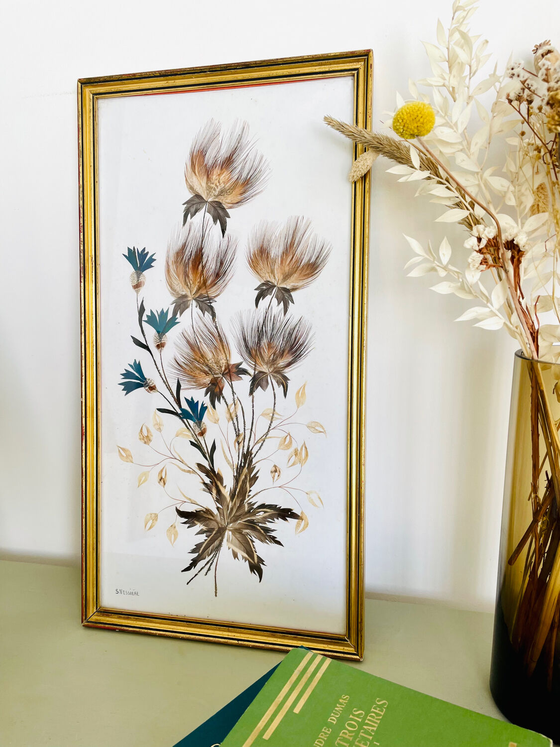 Vintage framing floral feather patterns