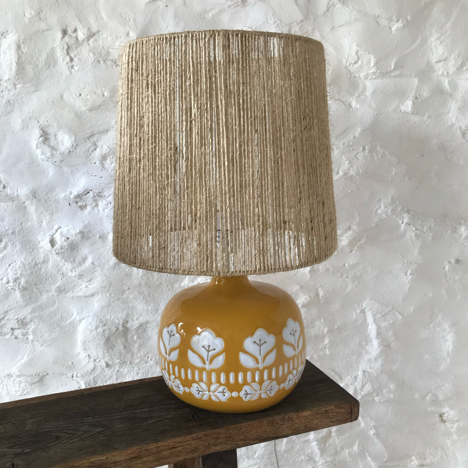 Ceramic lamp and rope