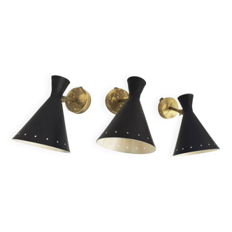 Set of three Italian wall lights in brass and lacquered iron, 1950s design.