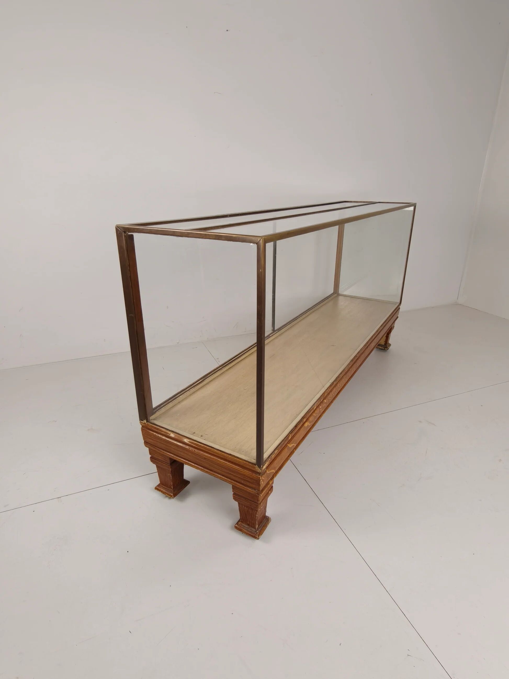 Comptoir de magasin ancien en laiton anglais – modèle étroit avec mesures en yards