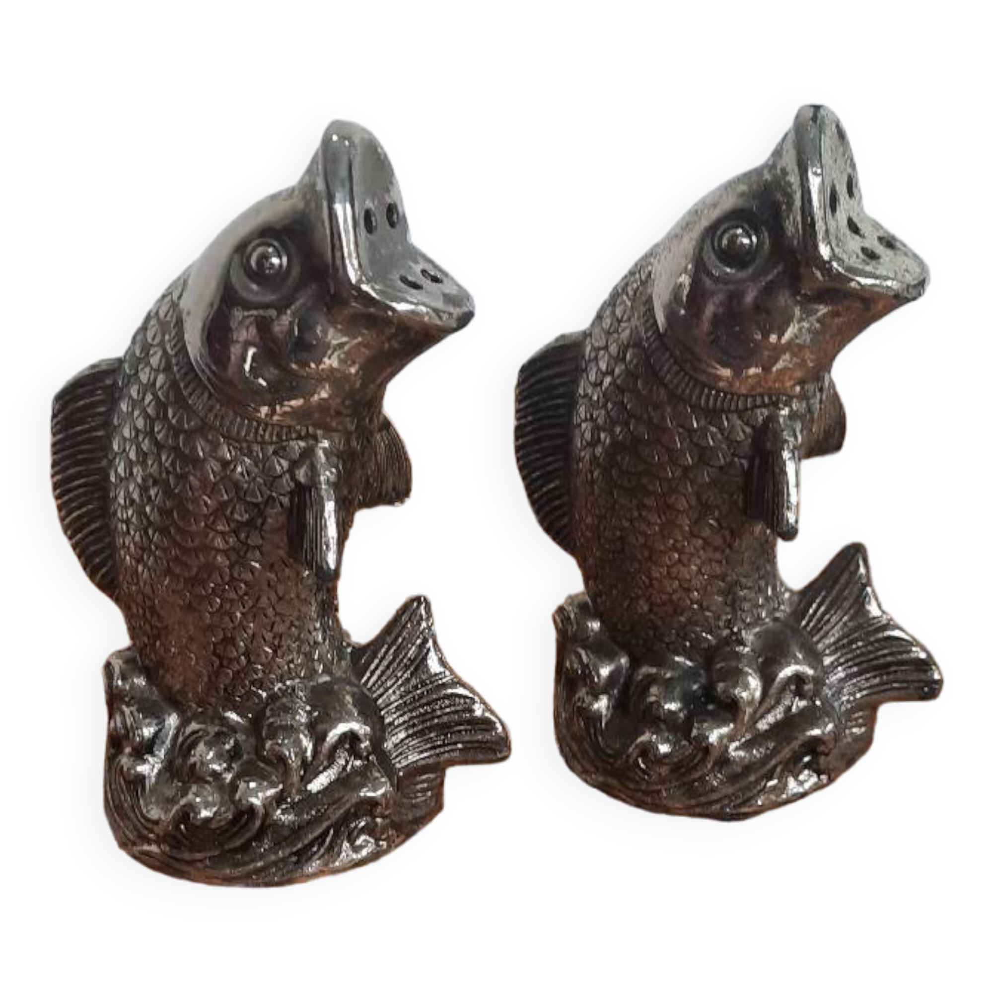 Fish salt and pepper shakers