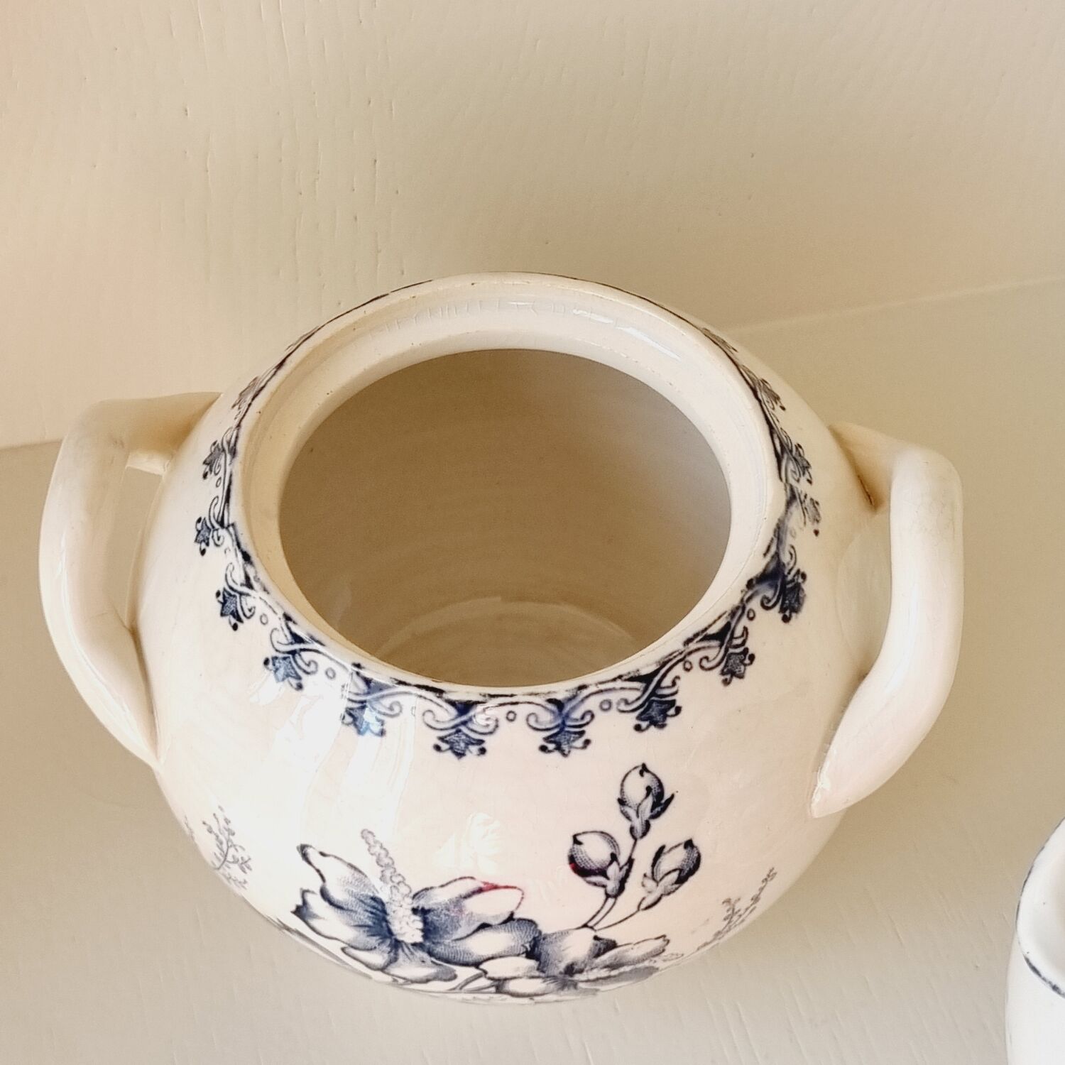 Sweetener and milk jug Sarreguemines Vega