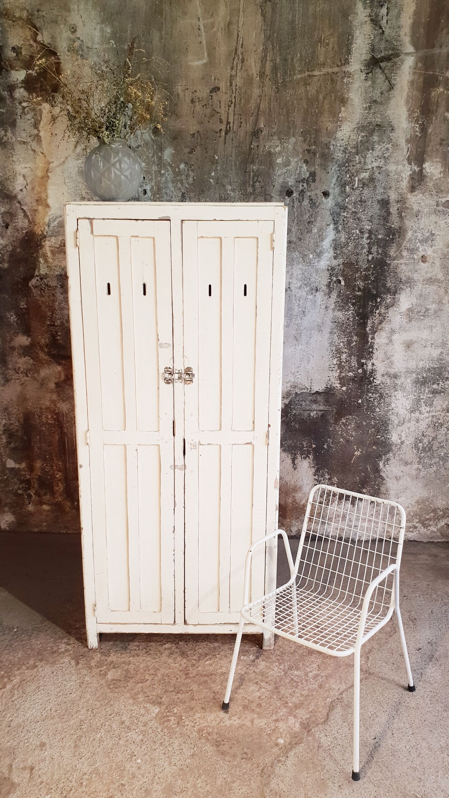 Armoire vintage