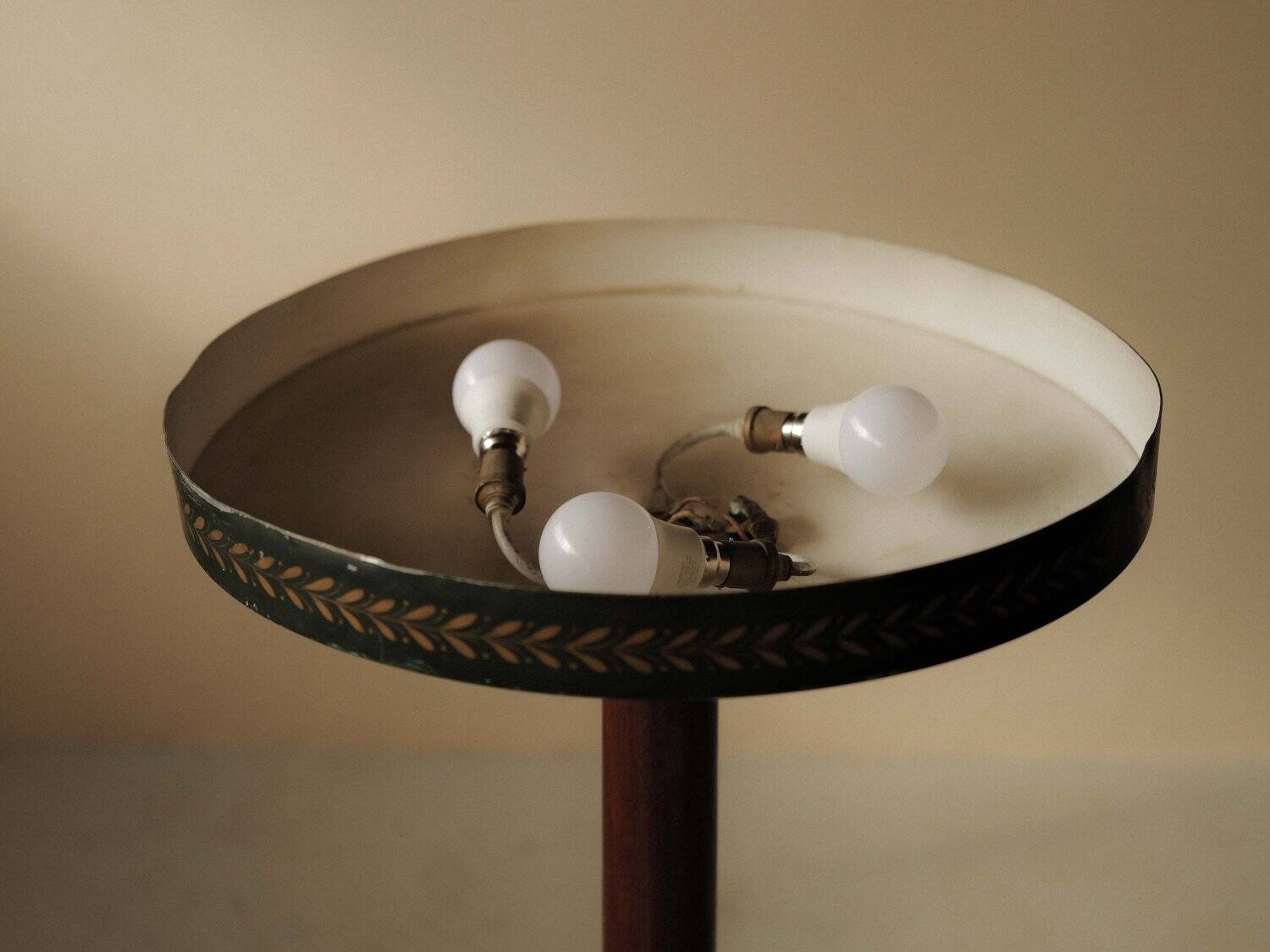Art Deco floor lamp in mahogany and metal, 1930s