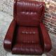 Couple de fauteuil en simili cuir rouge bordeaux, annees 70
