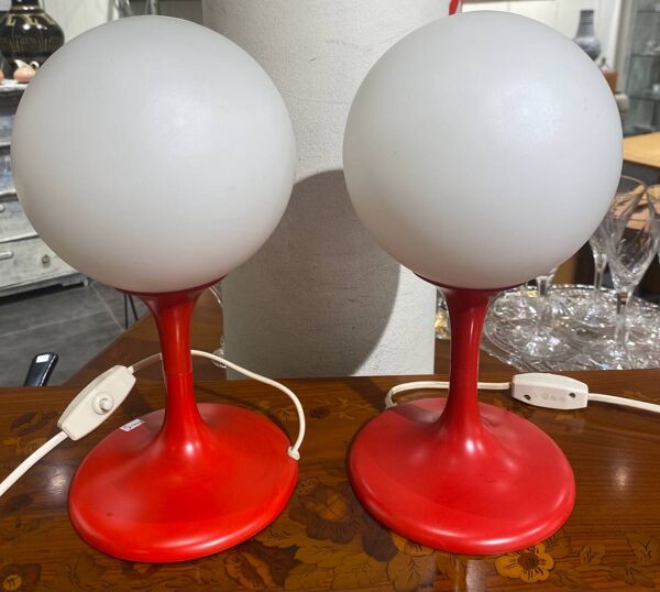 Deux lampes de table du fabricant suisse Temde d'après un dessin d'E.