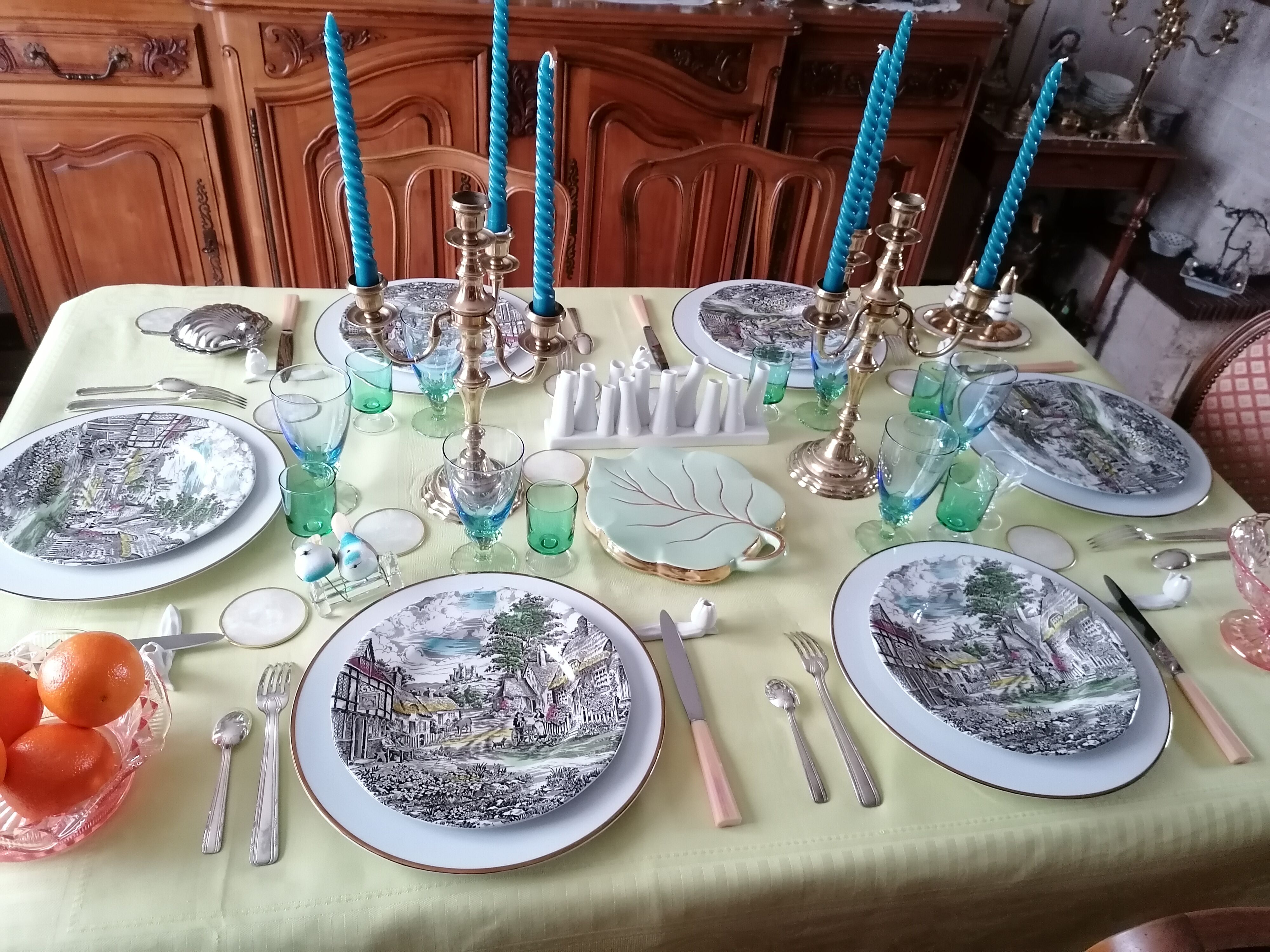 6 Wedgwood old English village dinner plates