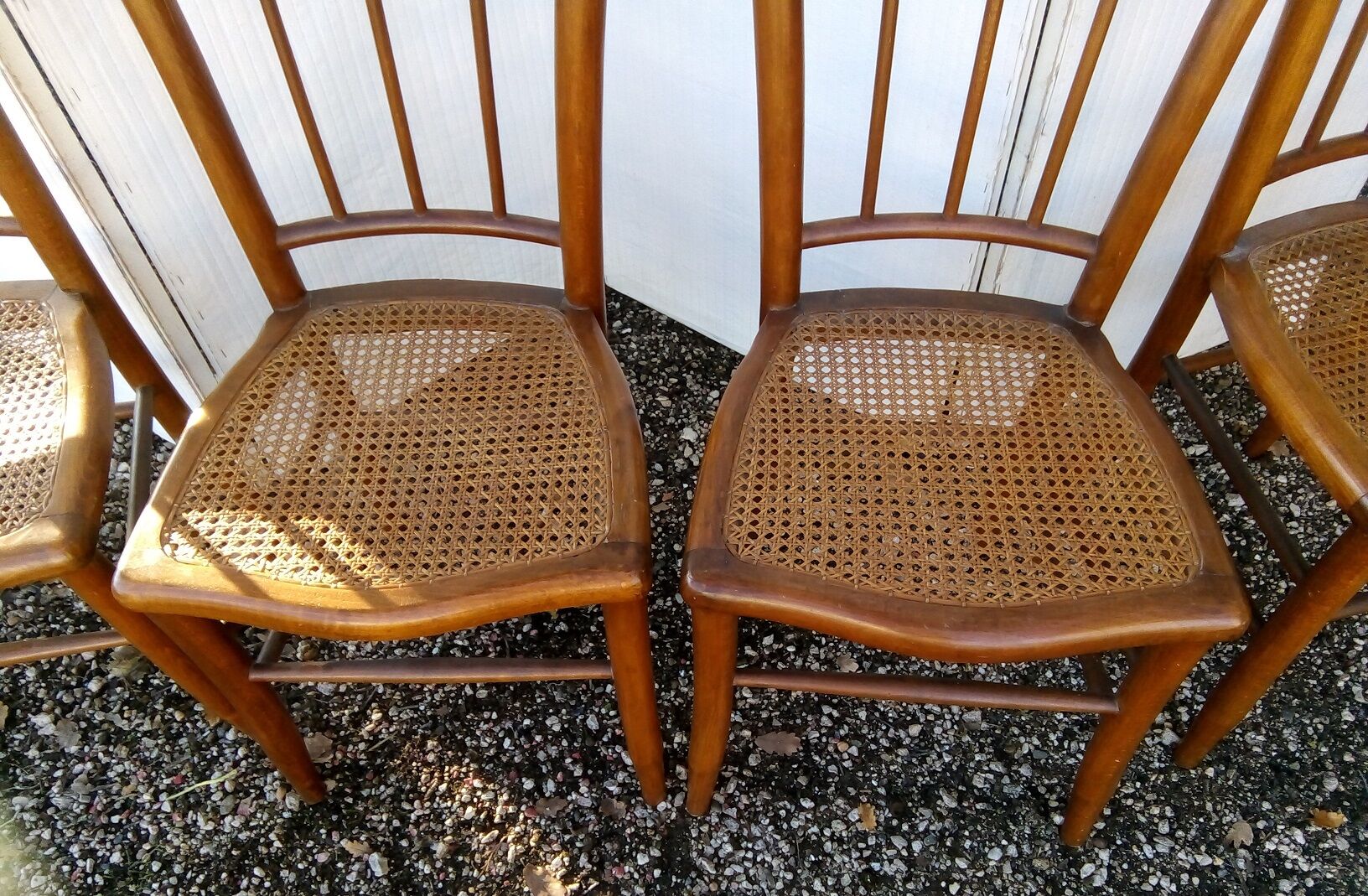 Lot de 4 chaises bois cannées