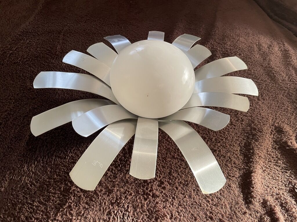 Oxar brushed metal vintage flower wall lamp