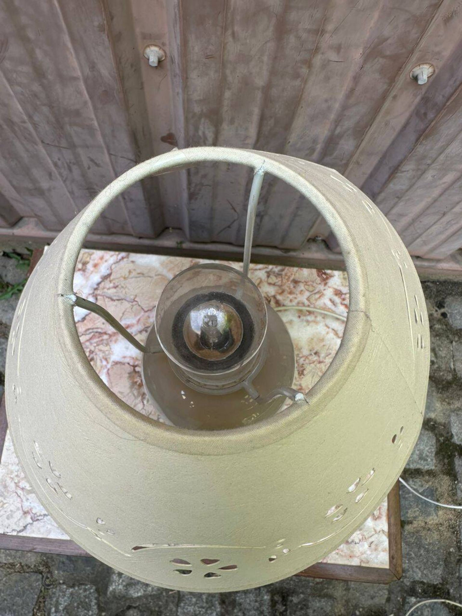 Lampe à poser vintage en céramique blanche