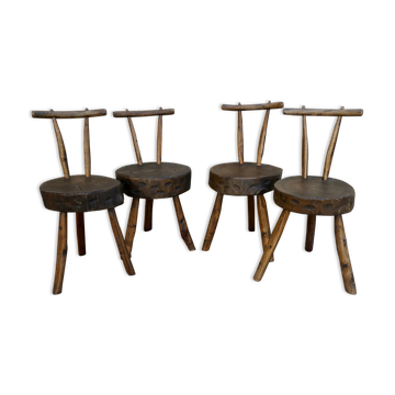 Suite de 4 chaises tripodes, assises tronc, bois massif