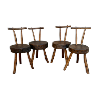 Suite de 4 chaises tripodes, assises tronc, bois massif