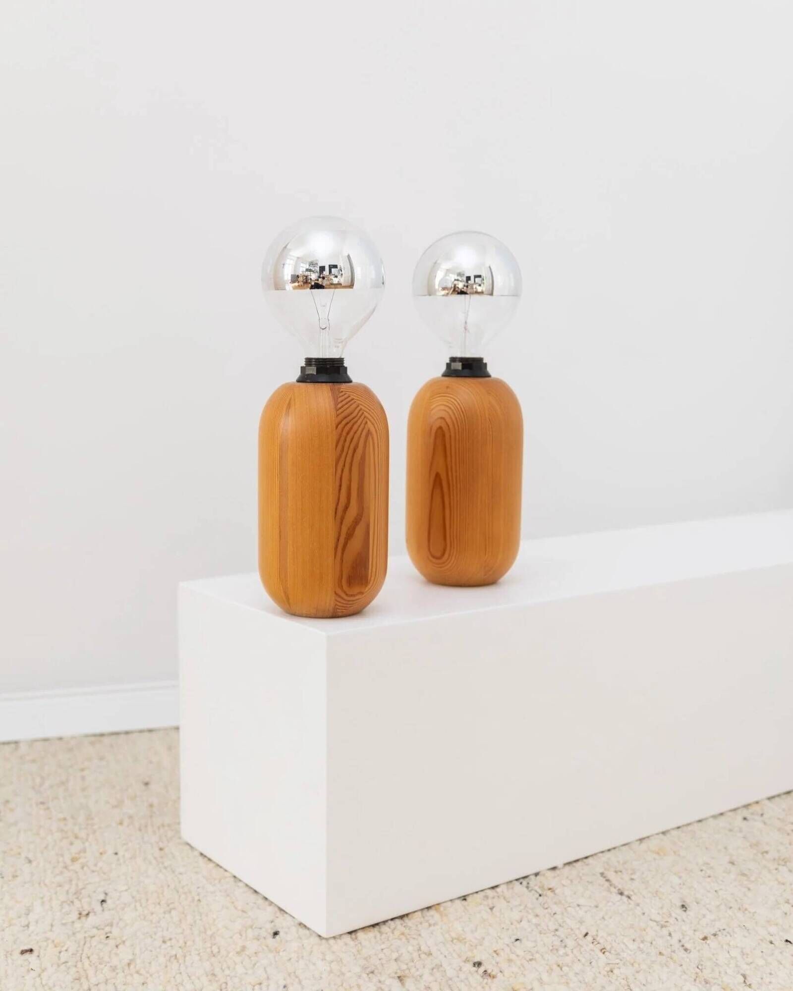 Pair of XXL Domus table lamps in marron wood with chrome globe bulbs