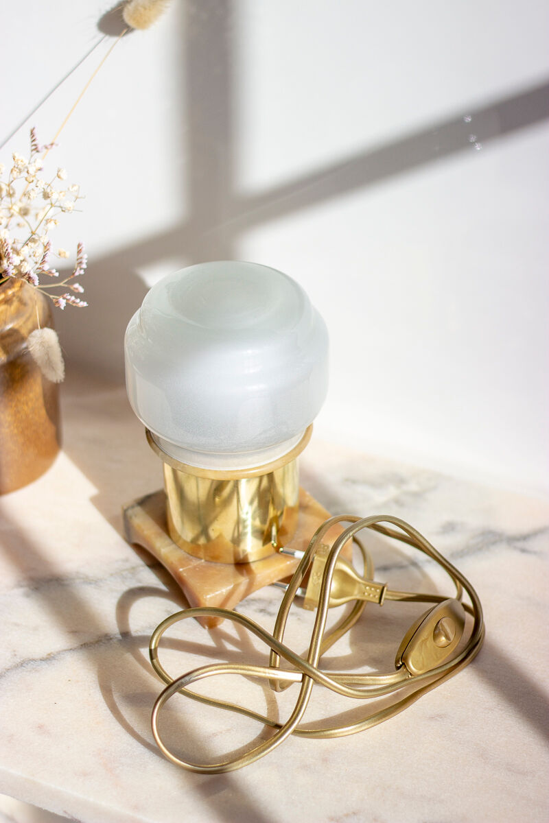 Art deco table lamp in brass and marble