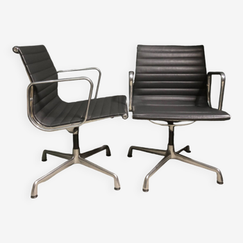 2 x Vitra Eames EA108 en cuir.