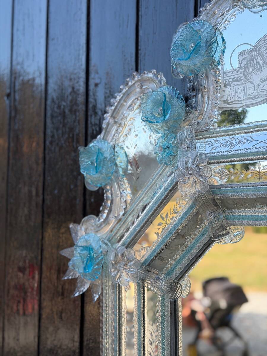 Venetian mirror in colourless and blue Murano glass, circa 1930.