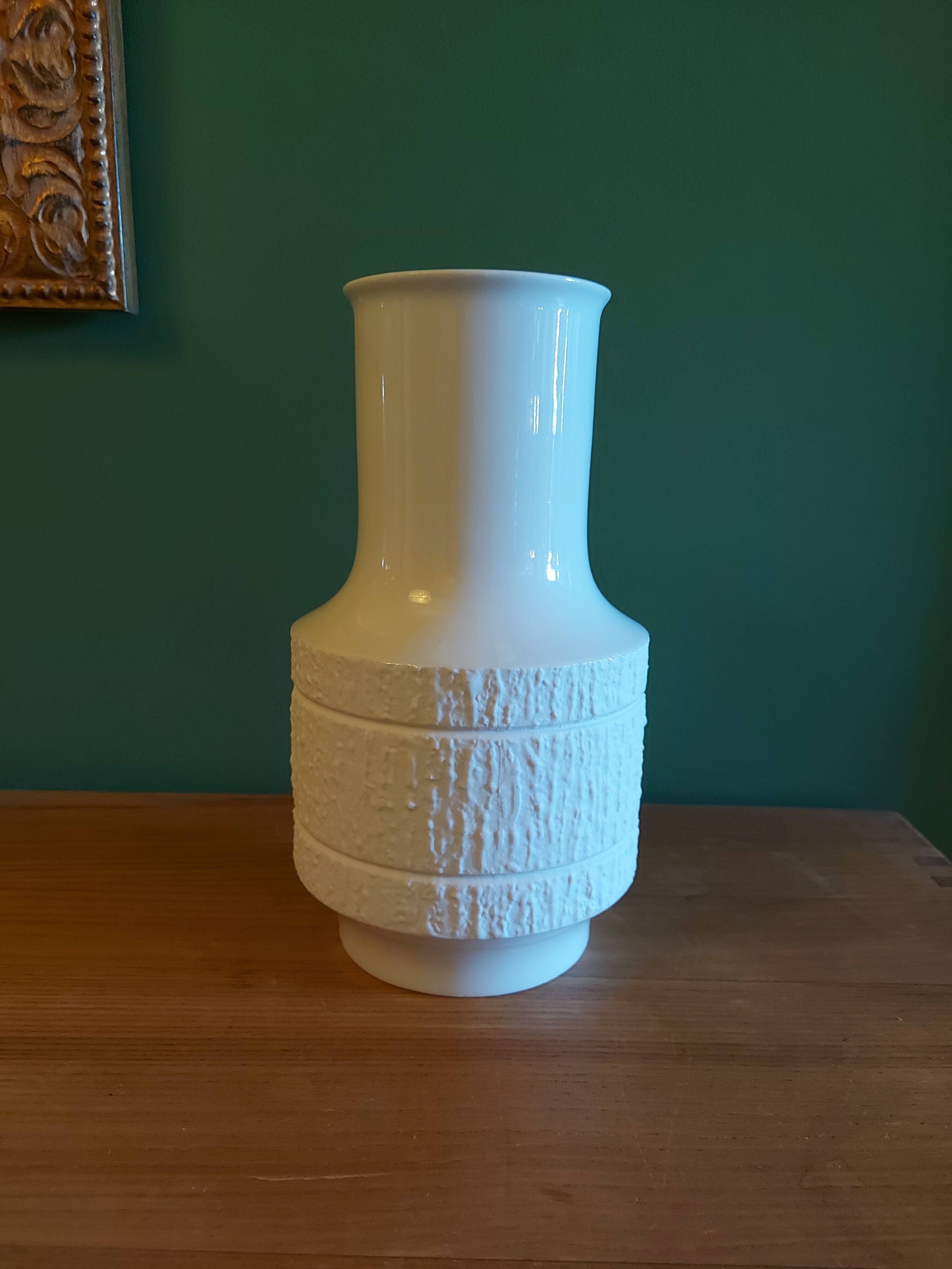 Richard Scharrer's white porcelain vase op art for Thomas , Germany 1970