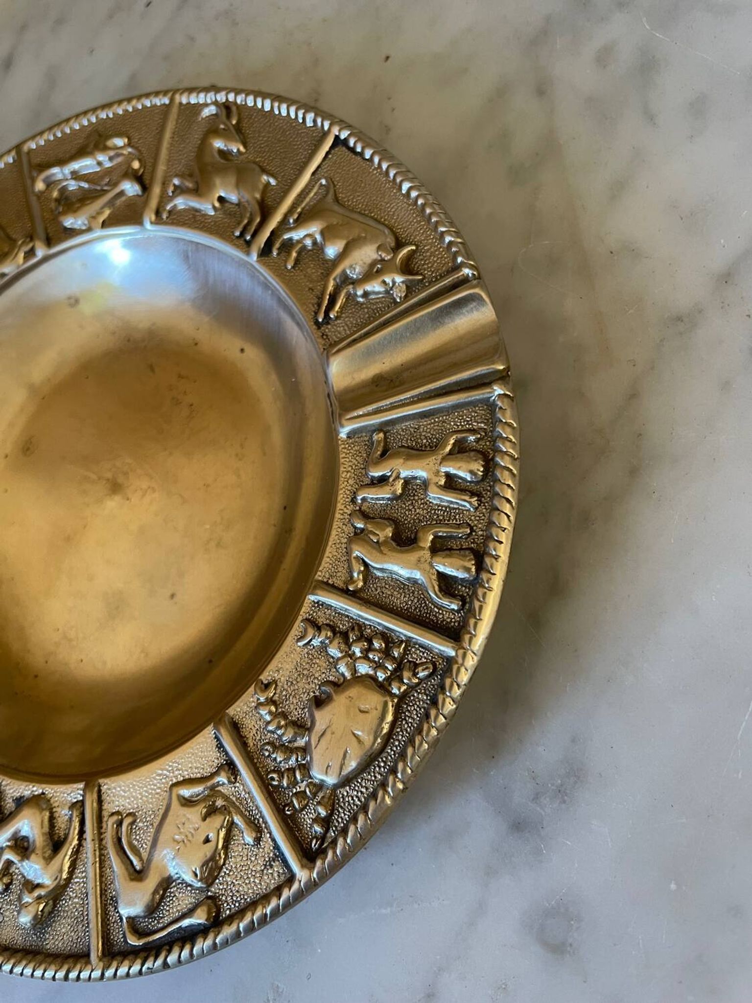 Cendrier horoscope en bronze doré vintage